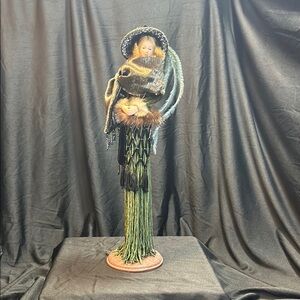 Vintage Victorian 2001 Hreen Porcelain Figure on Stand